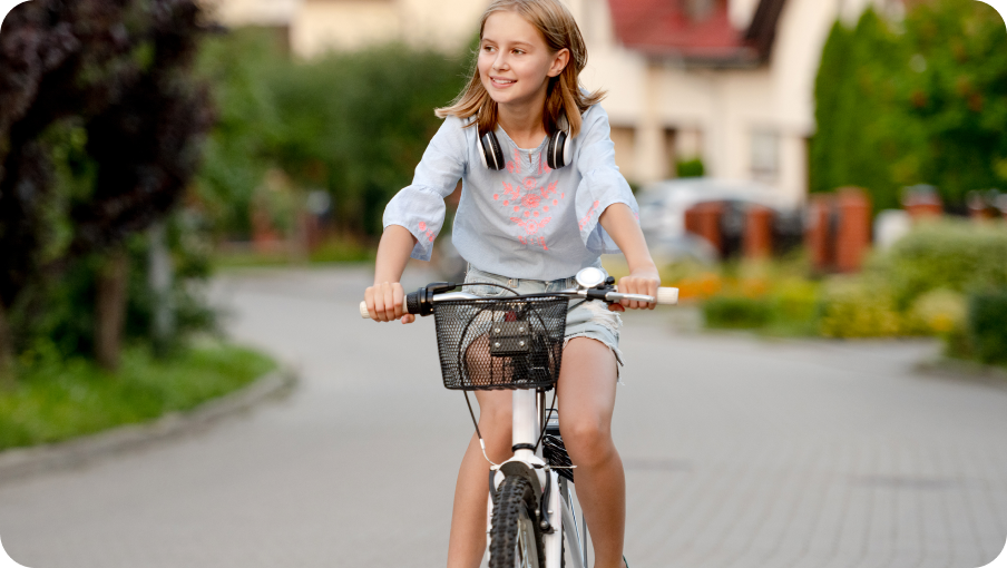 cute-preteen-girl-with-bycicle